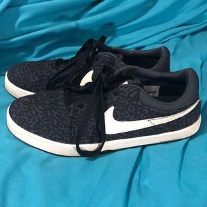 Nike tennis shoes